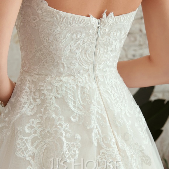 Beautiful Wedding Dress - Picture 3 of 8